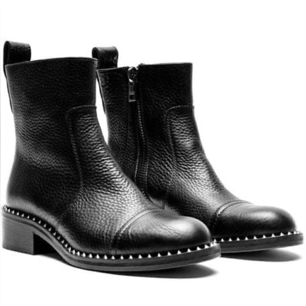 Zadig & Voltaire Empress Clous Textured Leather Ankle Boots NWOB, With Dust Bag